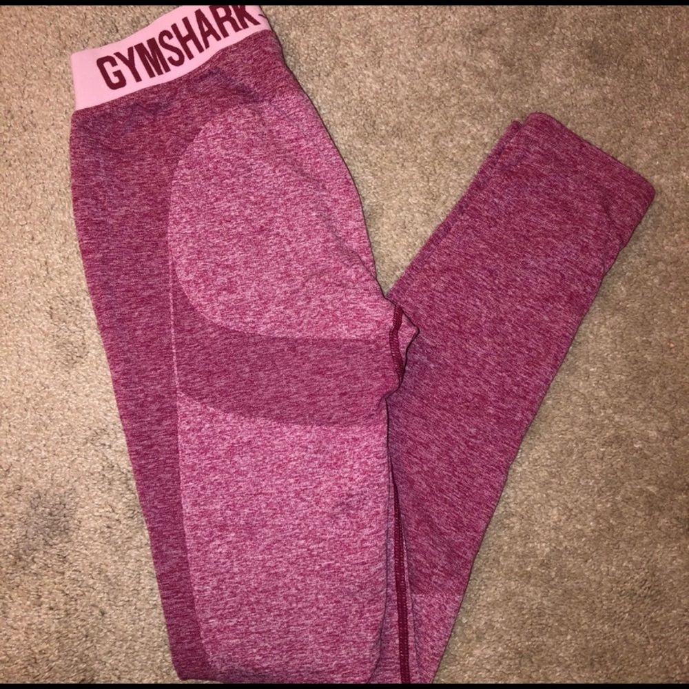Gym shark leggings